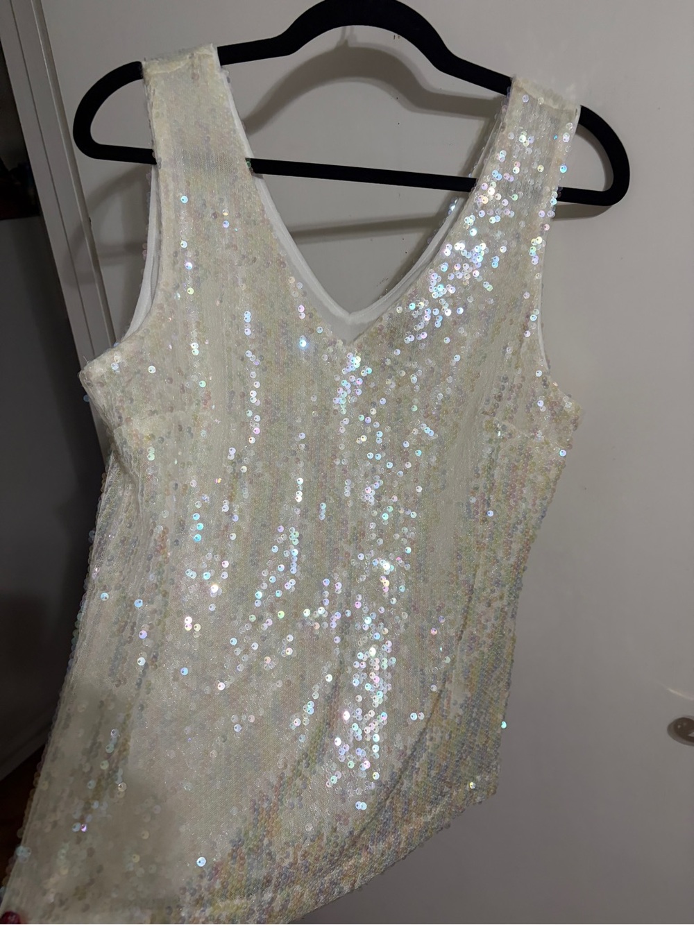 😻 Medium INC International Concepts Iridescent Sequin V-Neck Tank - Off White